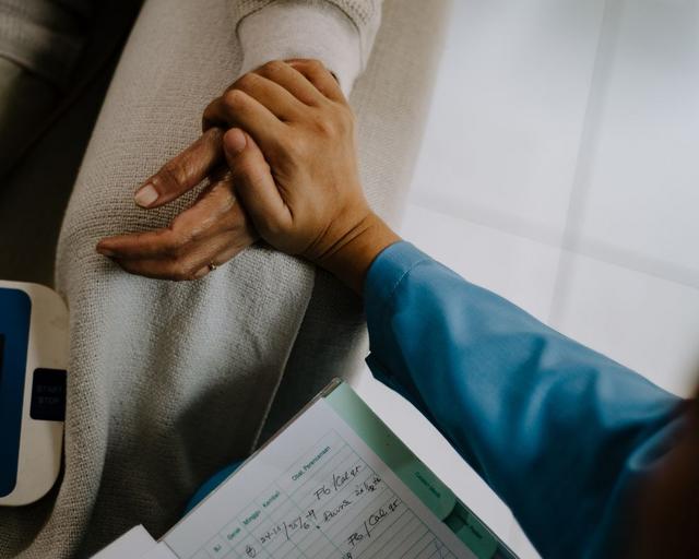 When Is It Time for Hospice? A Guide for Families